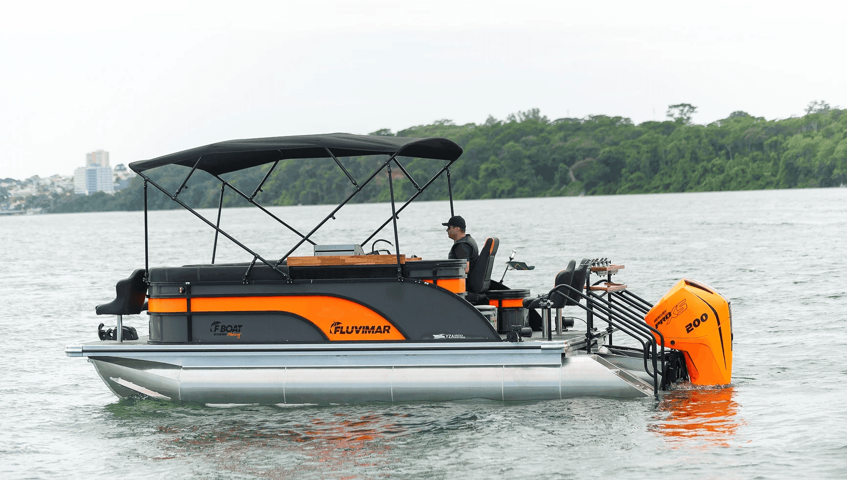 Pontoon Fluvimar F-Boat 6500 Fishing navegando