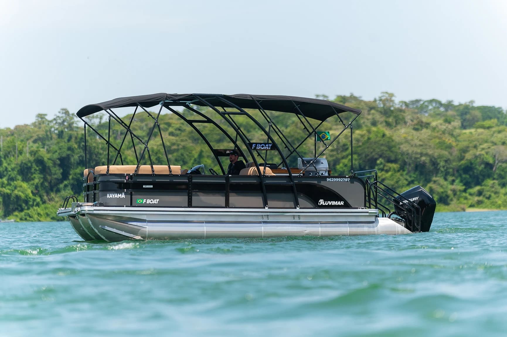 Pontoon Fluvimar F-Boat 7500 navegando