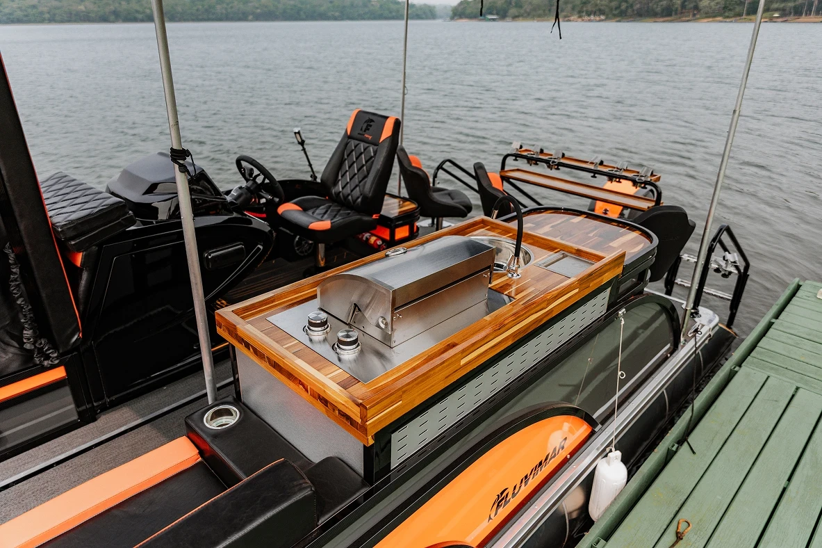 Área de preparo do F-Boat 6500 Fishing