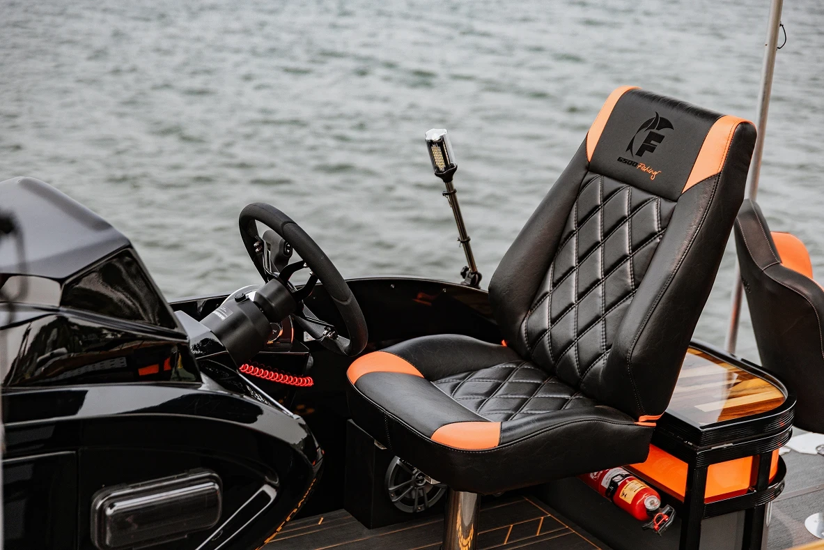 Poltrona de pesca giratória do F-Boat 6500 Fishing